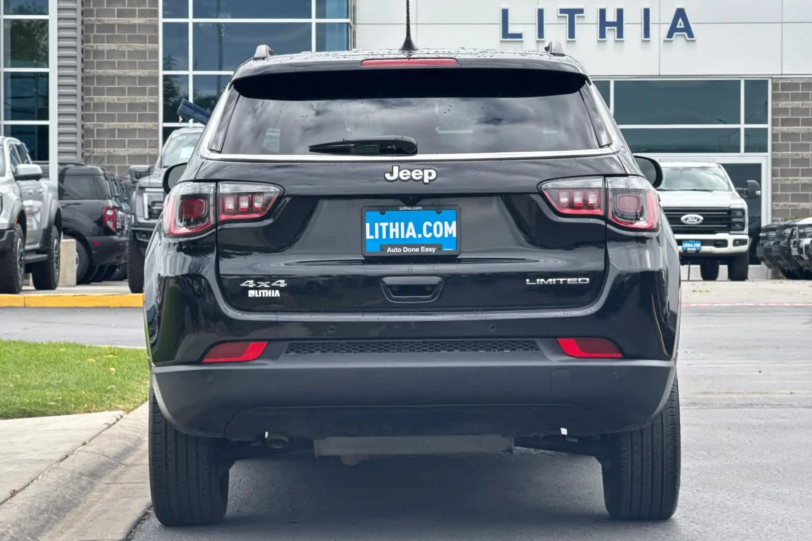 Certified Used 2025 Diamond Black Jeep Limited image 7