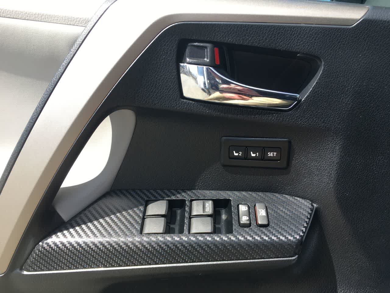 Used 2013  Toyota Limited image 13