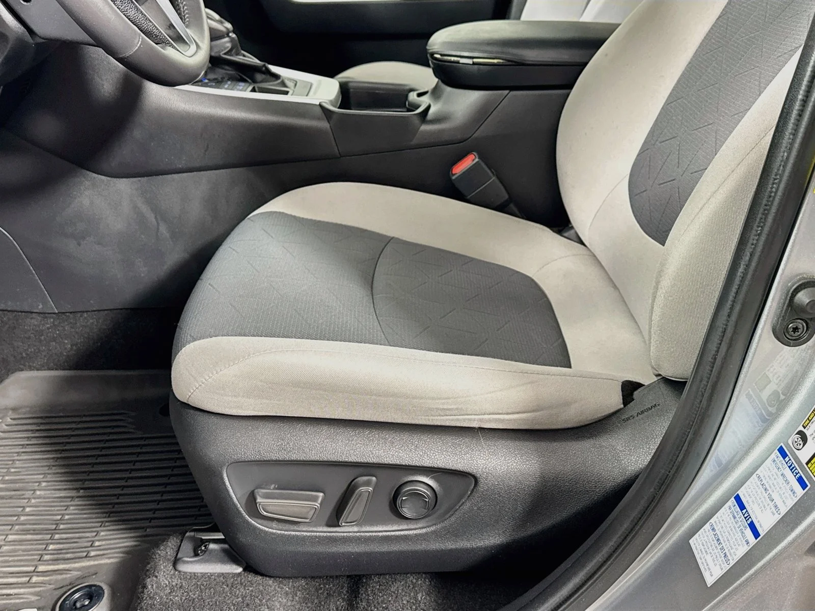 Certified Used 2020 Silver Toyota XLE image 18