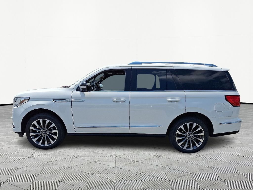 Used 2021 White Lincoln Reserve image 4
