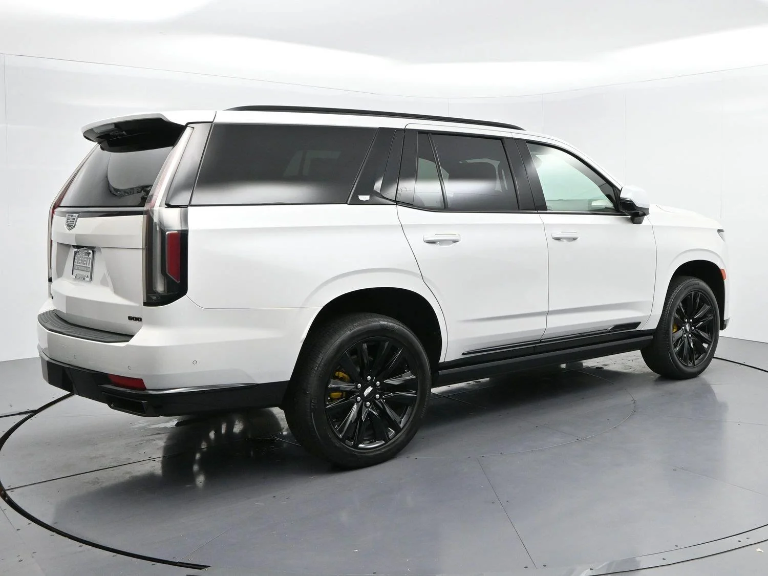 Used 2021 CRYSTAL WHITE TRICOAT Cadillac Sport Platinum image 7