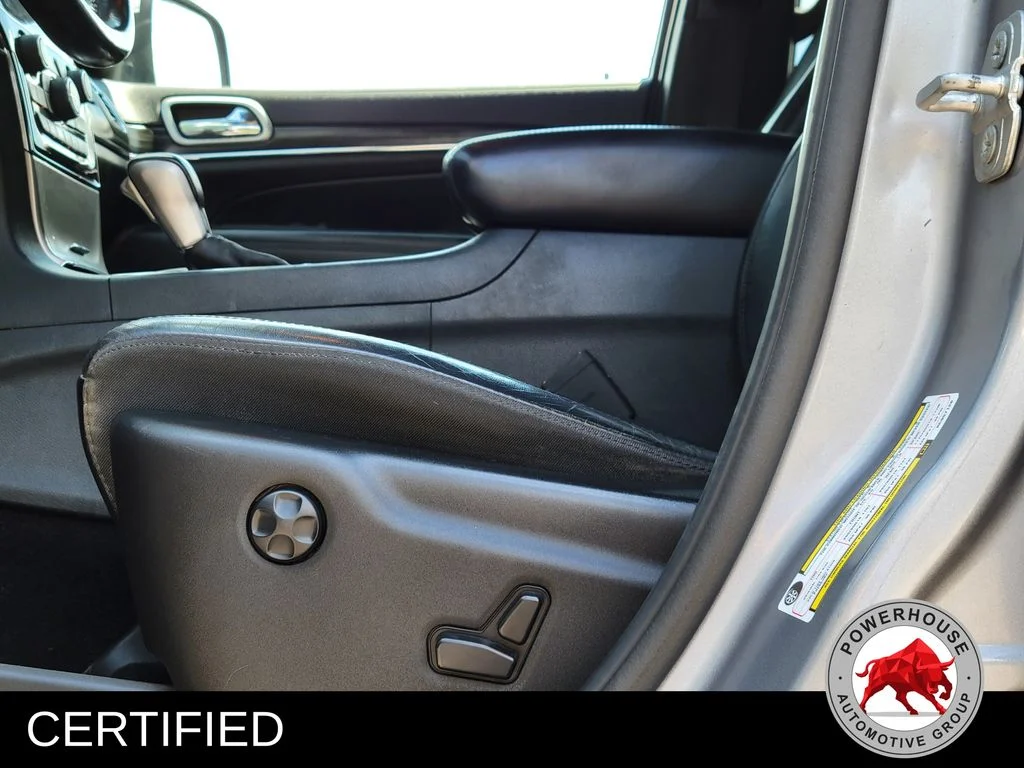 Used 2019 Silver Jeep Limited image 25