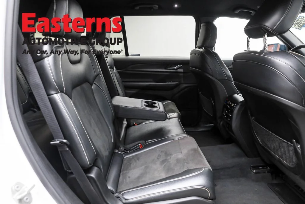 Used 2024 White Jeep Altitude image 24