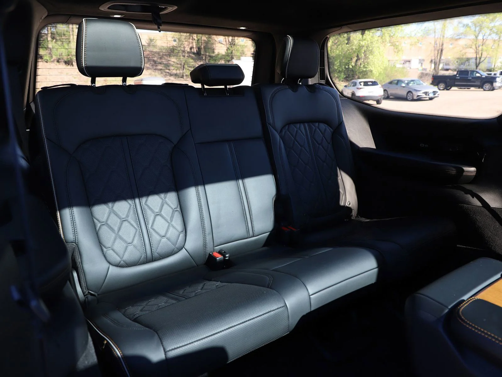 Used 2022 Diamond Black Crystal Pearlcoat Jeep Series III image 13