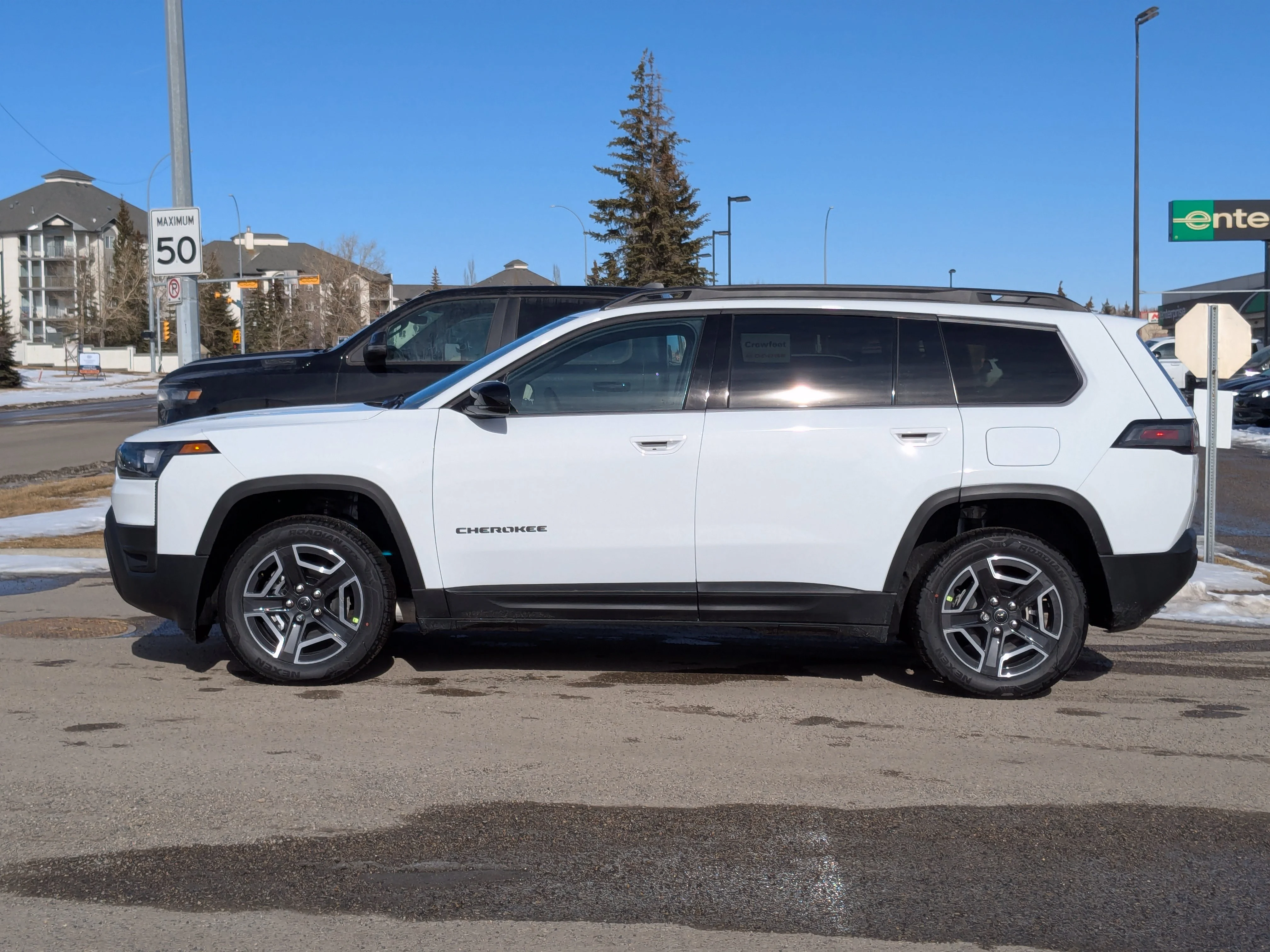 New 2026 White Jeep Limited - - 1.6L Turbo Hybrid - Perforated Leatherette Seats - Power Liftgate - Wireless Charging image 5