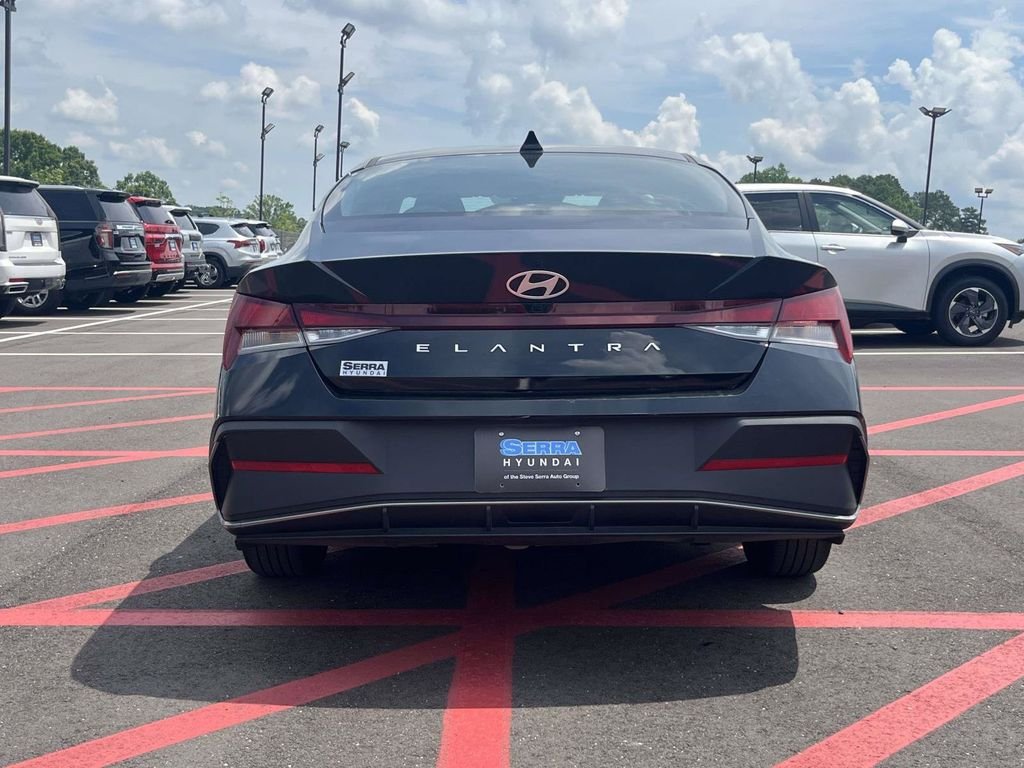 Used 2024 Black Hyundai SEL image 4
