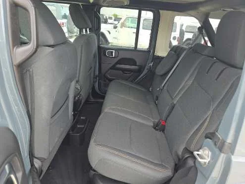 Used 2025 Anvil Clearcoat Jeep Sahara image 12