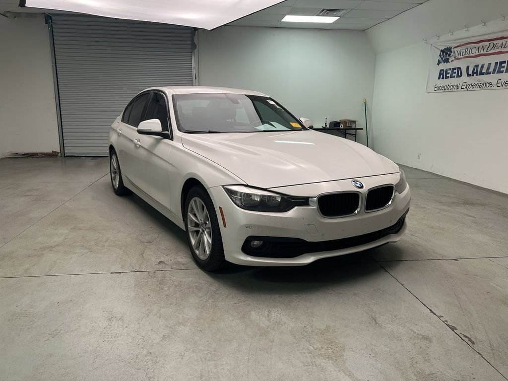2017 BMW 3 Series 320i Sedan's photo