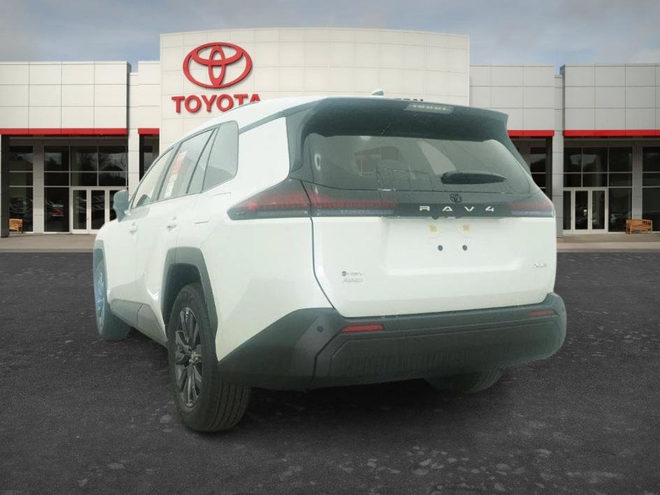 New 2026 Wind Chill Pearl Toyota XLE Premium image 9