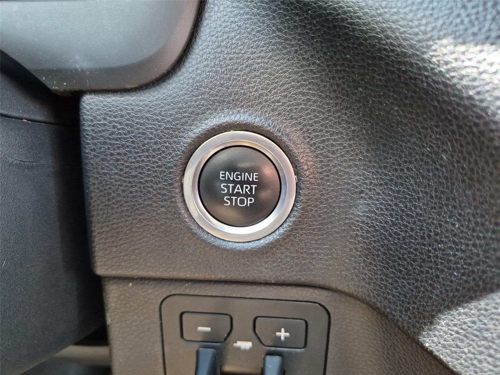 Used 2023 Ice Cap Toyota SR5 image 29