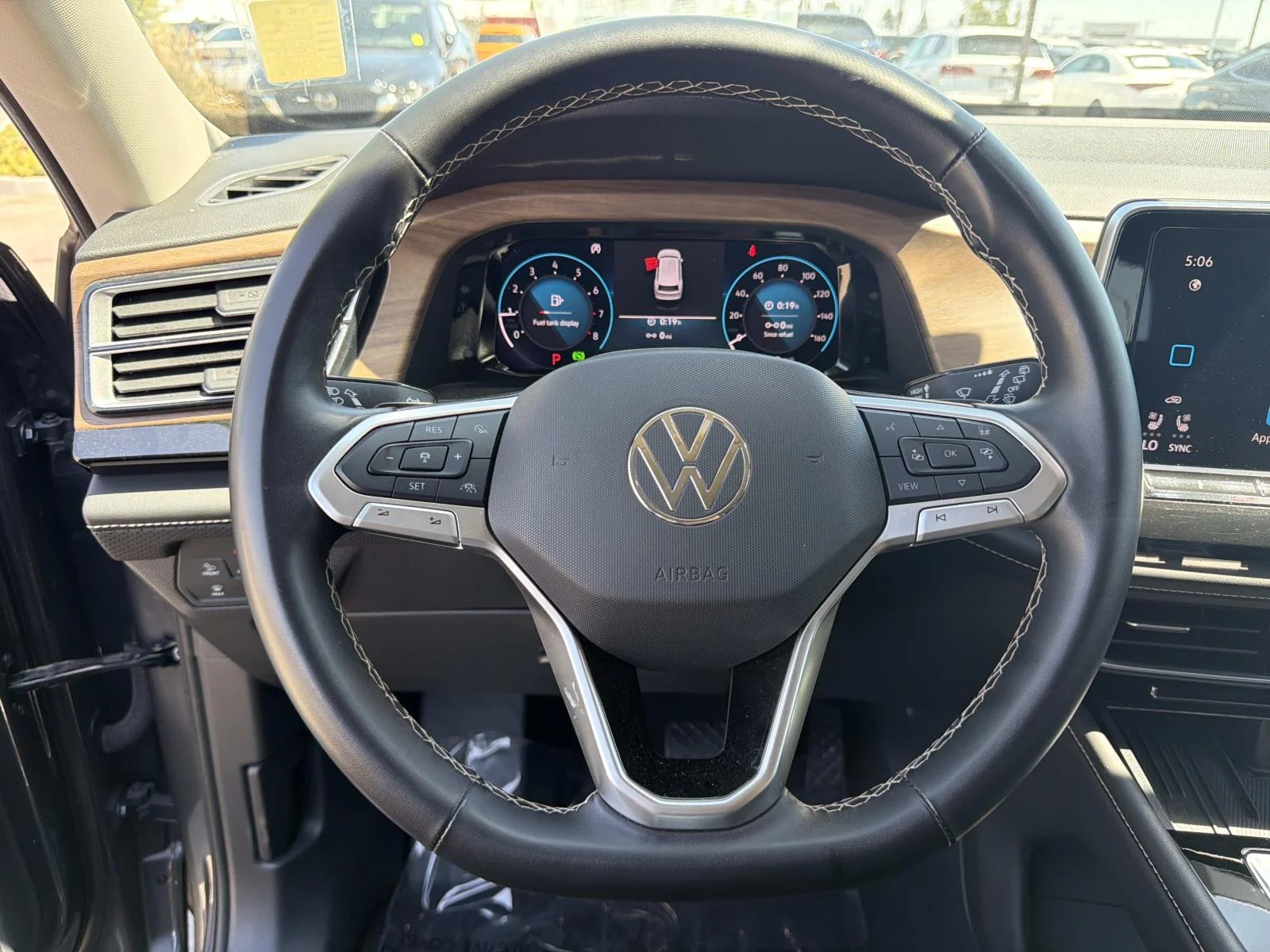 Used 2025 WHITE Volkswagen 2.0T SE w/Technology FWD image 8