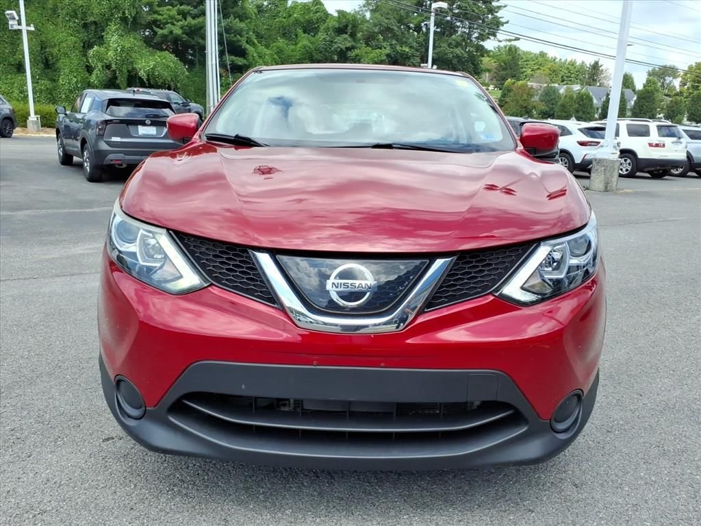 Used 2018 Ruby Nissan S image 12