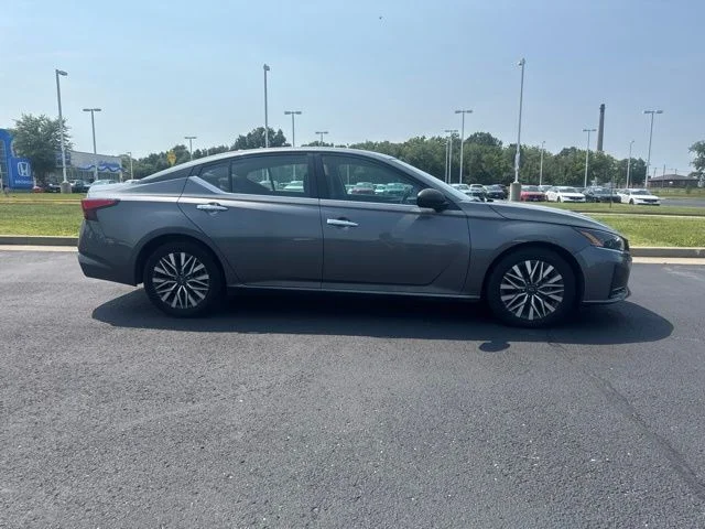 Used 2025 Gray Nissan 2.5 SV image 6
