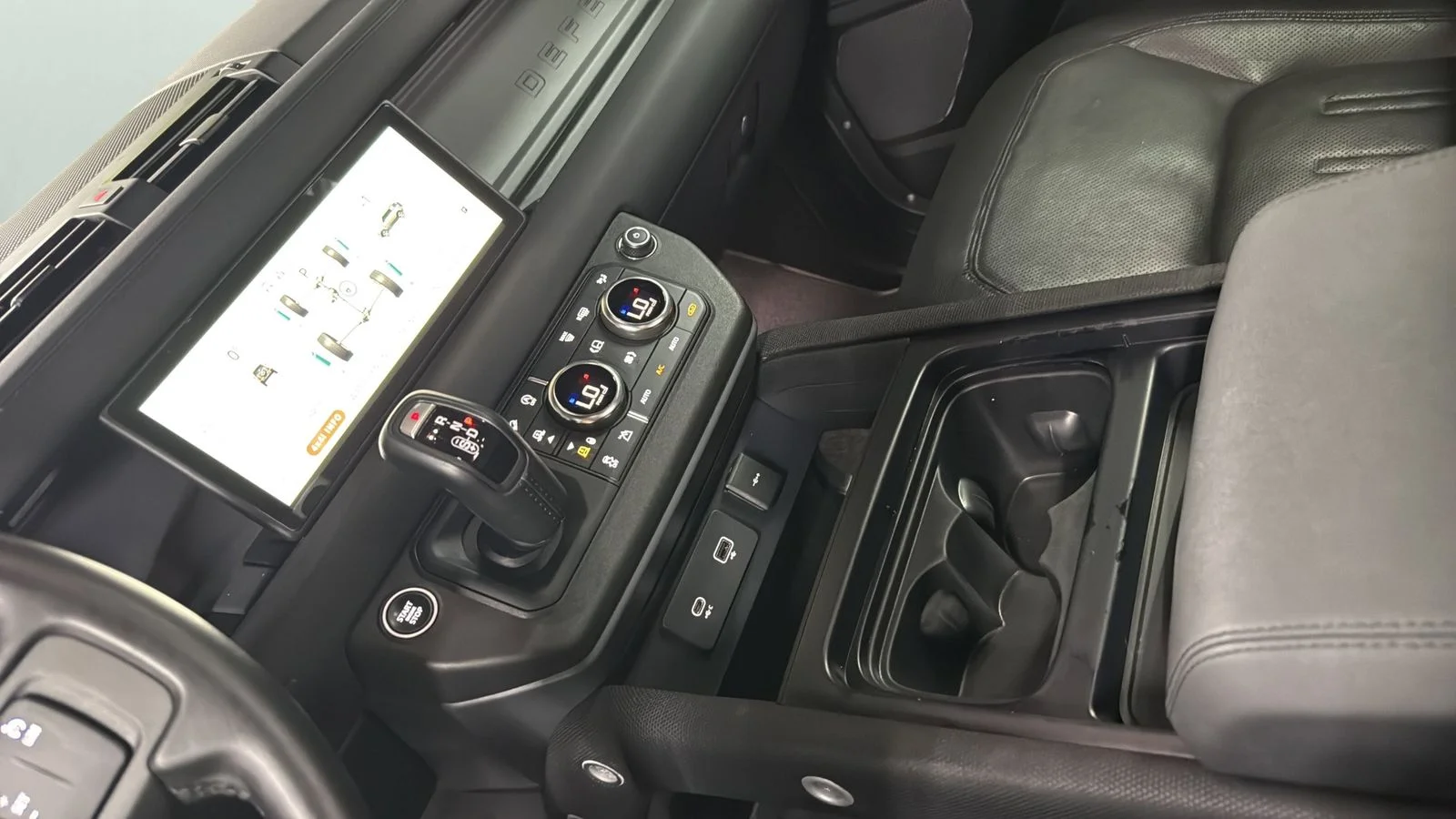 Used 2021  Land Rover X-Dynamic SE image 20