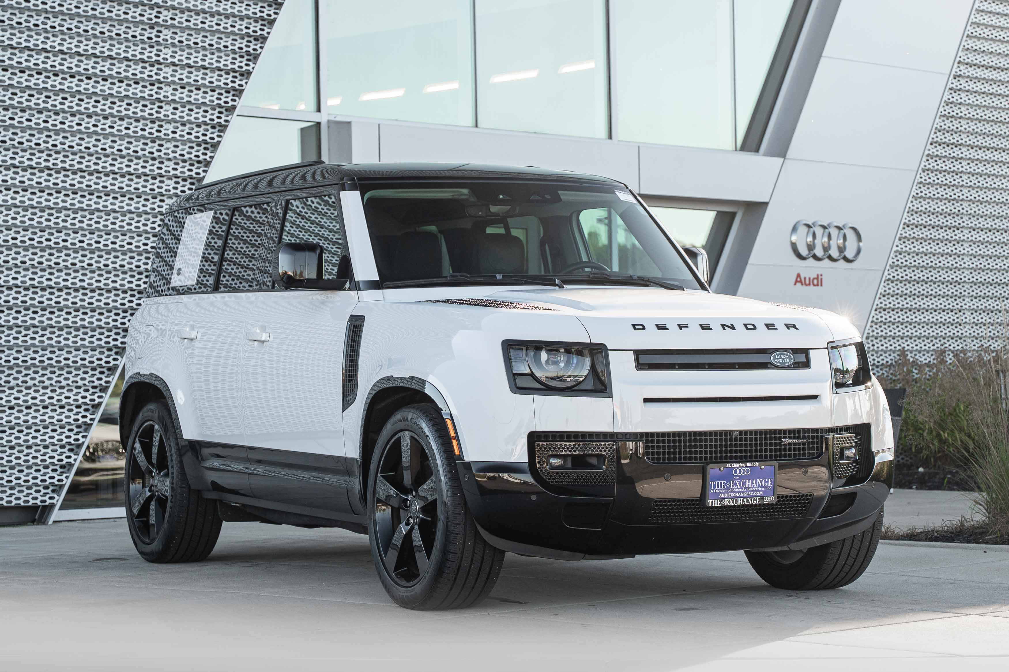 Used 2023 Fuji White Land Rover X-Dynamic SE image 1
