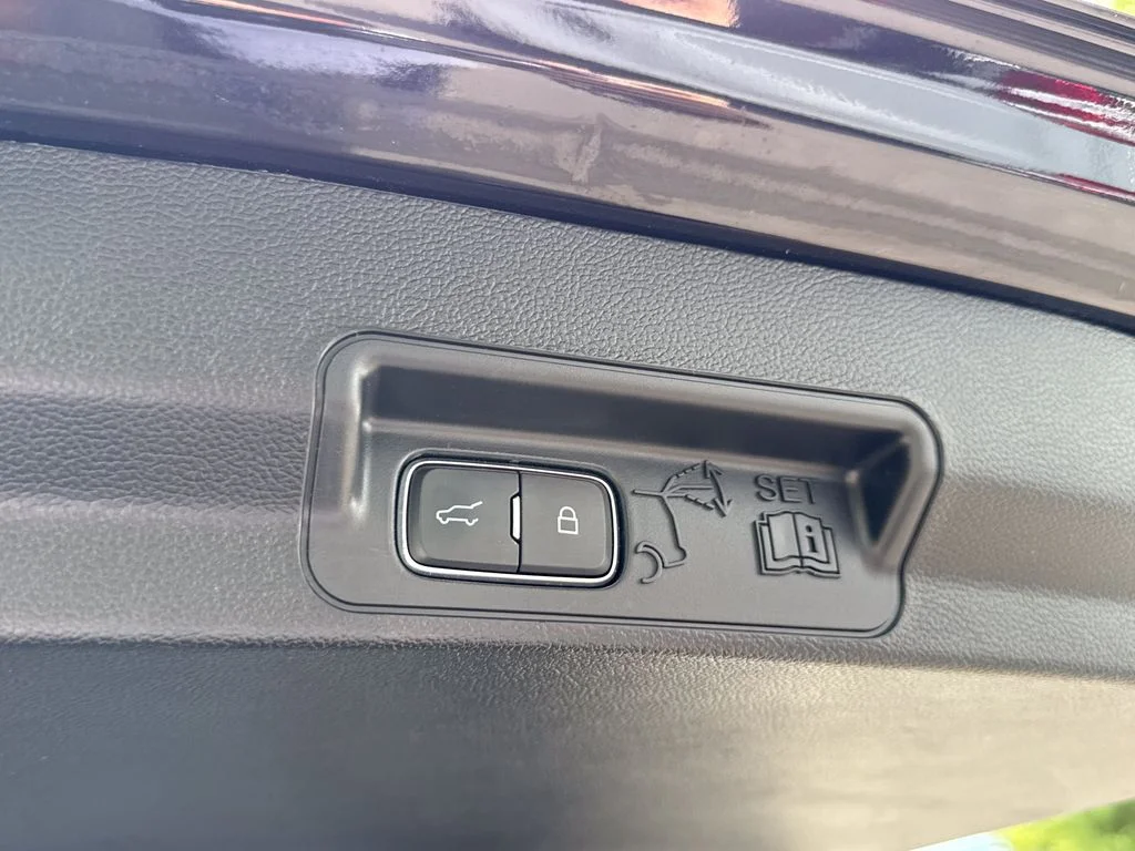 Used 2023 Agate Black Metallic Ford XLT image 34