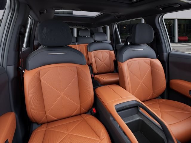 New 2027 Glacial White Pearl Kia SX image 15