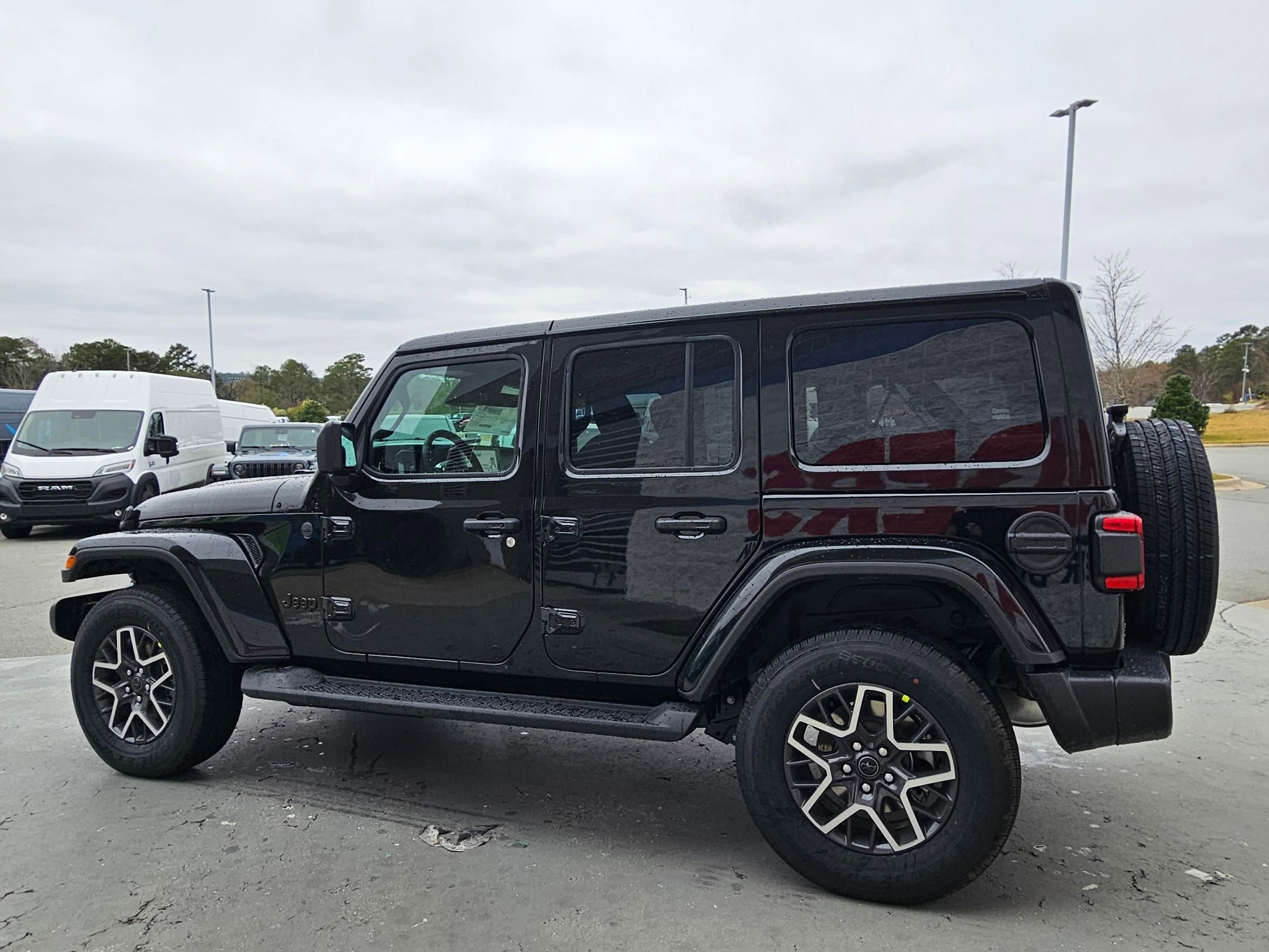 New 2026 Black Clear-Coat Exterior Paint Jeep Sahara image 5