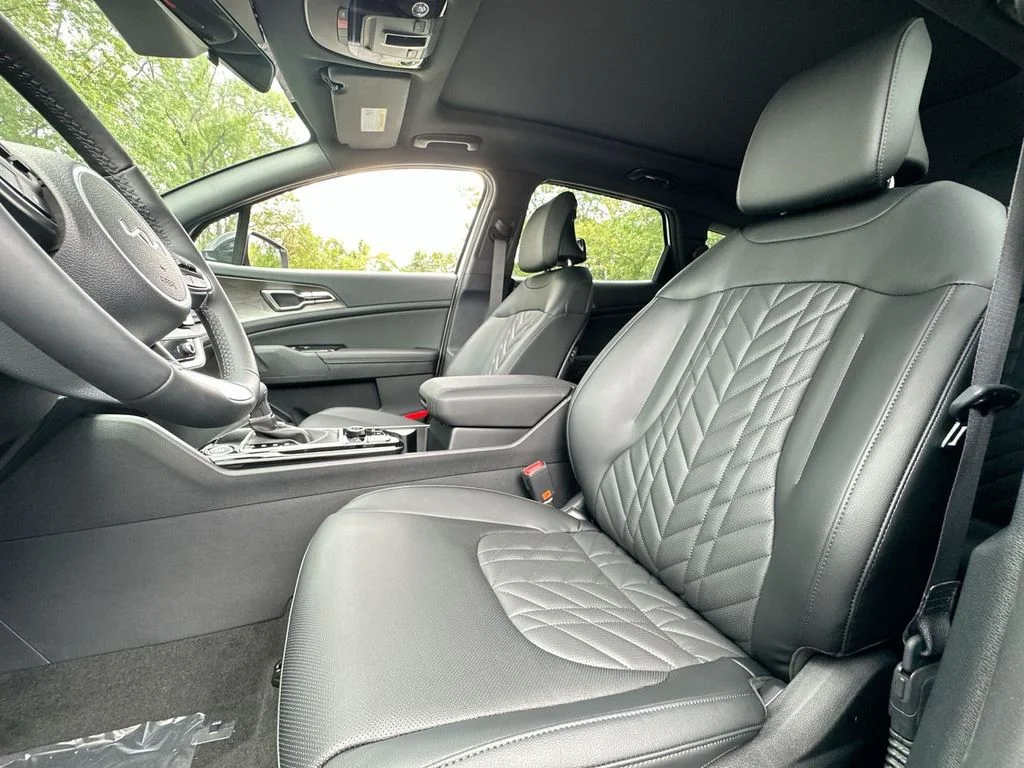 Used 2024 White Kia X-Pro Prestige image 31