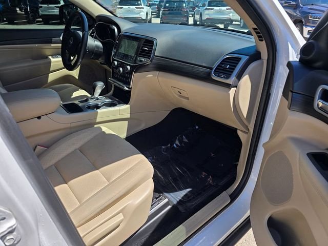 Certified Used 2022 White Jeep Laredo E image 32