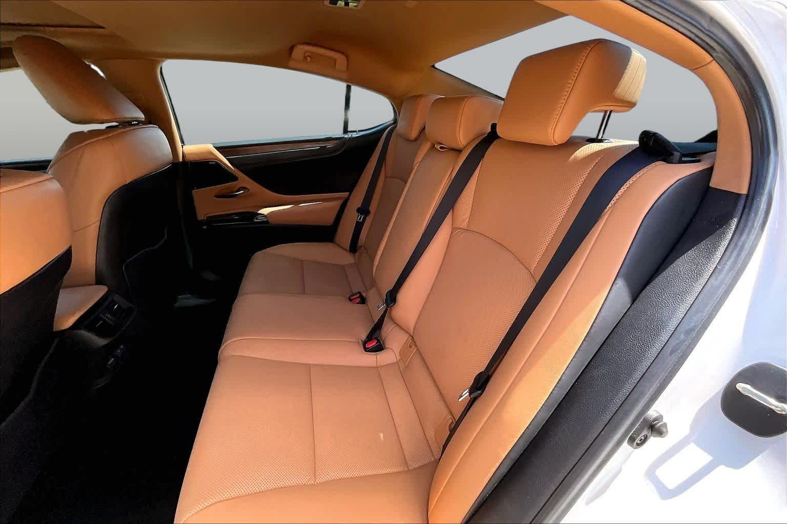 Used 2023 Eminent White Pearl Lexus  image 21