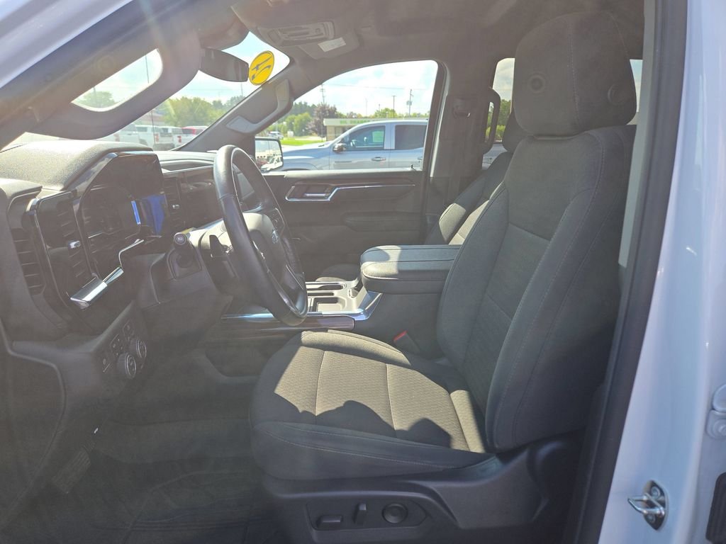 Used 2024 Summit White Chevrolet RST image 17