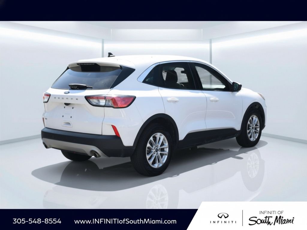 Used 2022 White Ford SE image 6