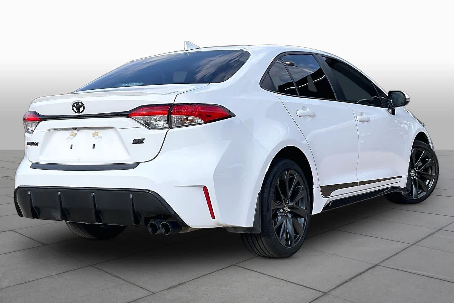 Used 2025 Ice Cap Toyota SE image 13