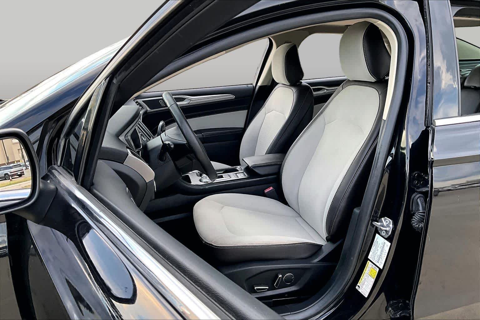 Pre-Owned 2020 Ford Fusion SE