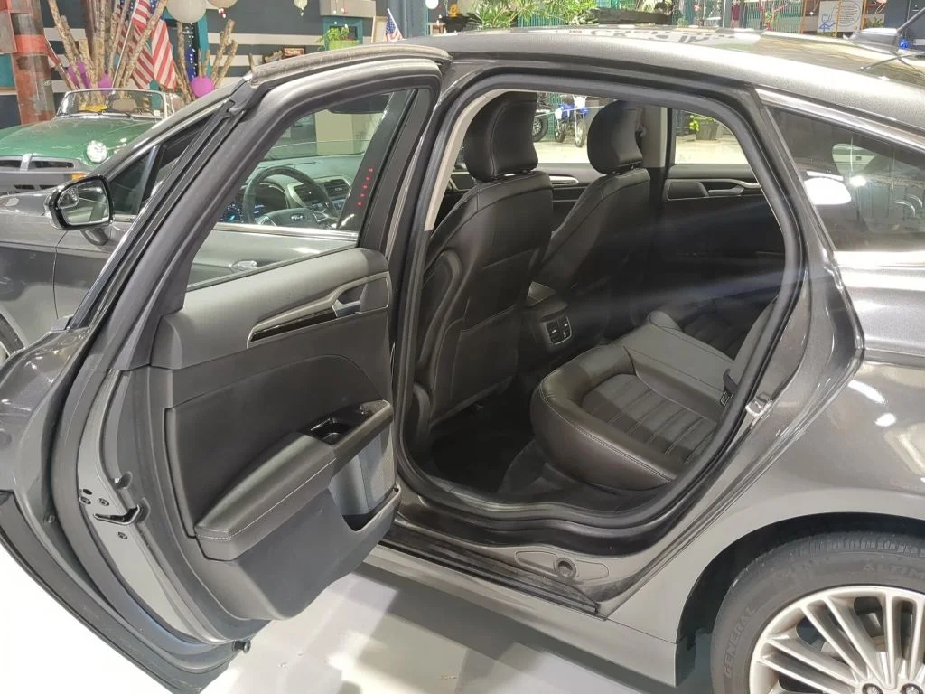 Used 2016 Magnetic Ford SE image 12