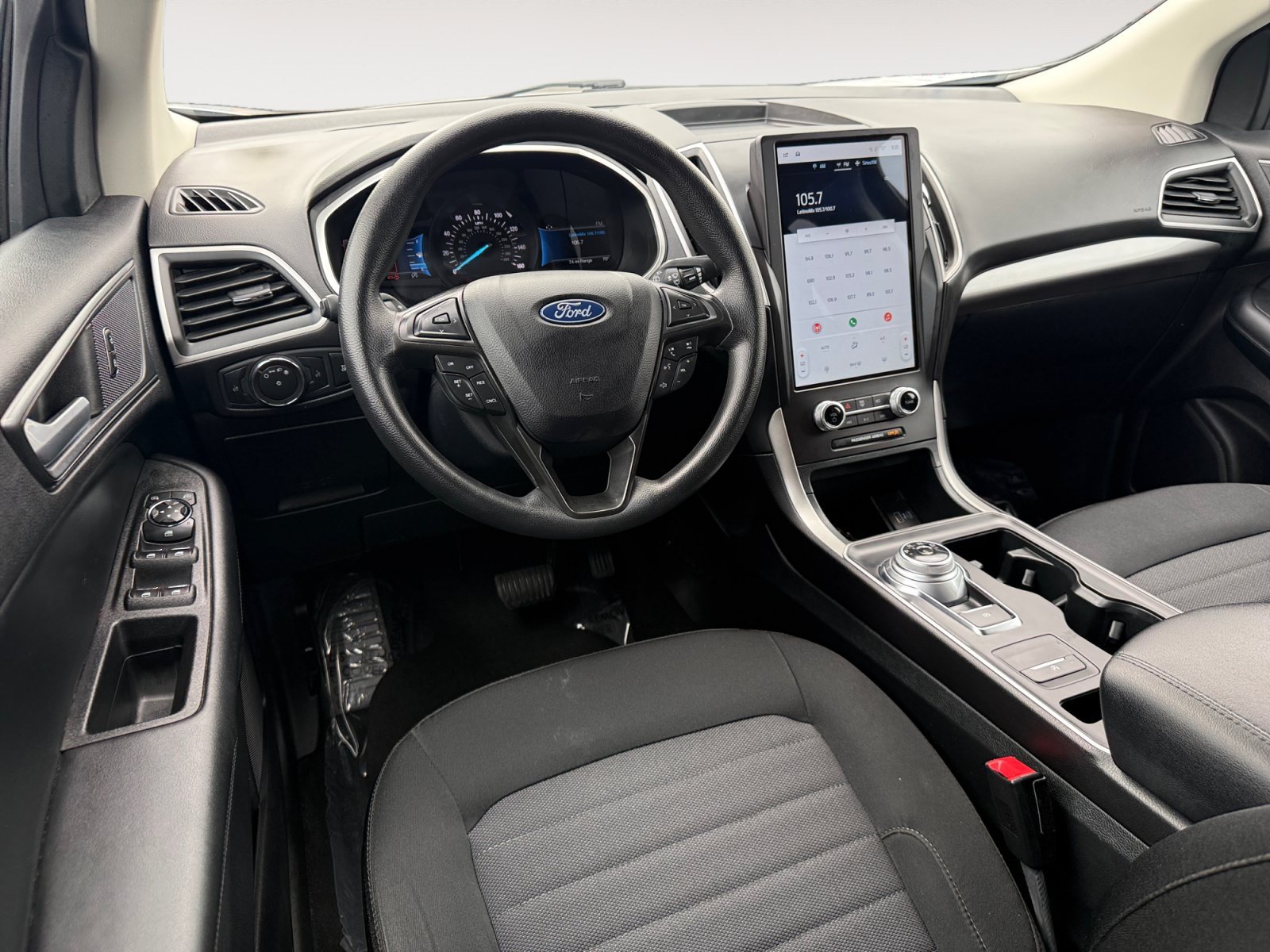 Used 2021 Oxford White Ford SE image 15
