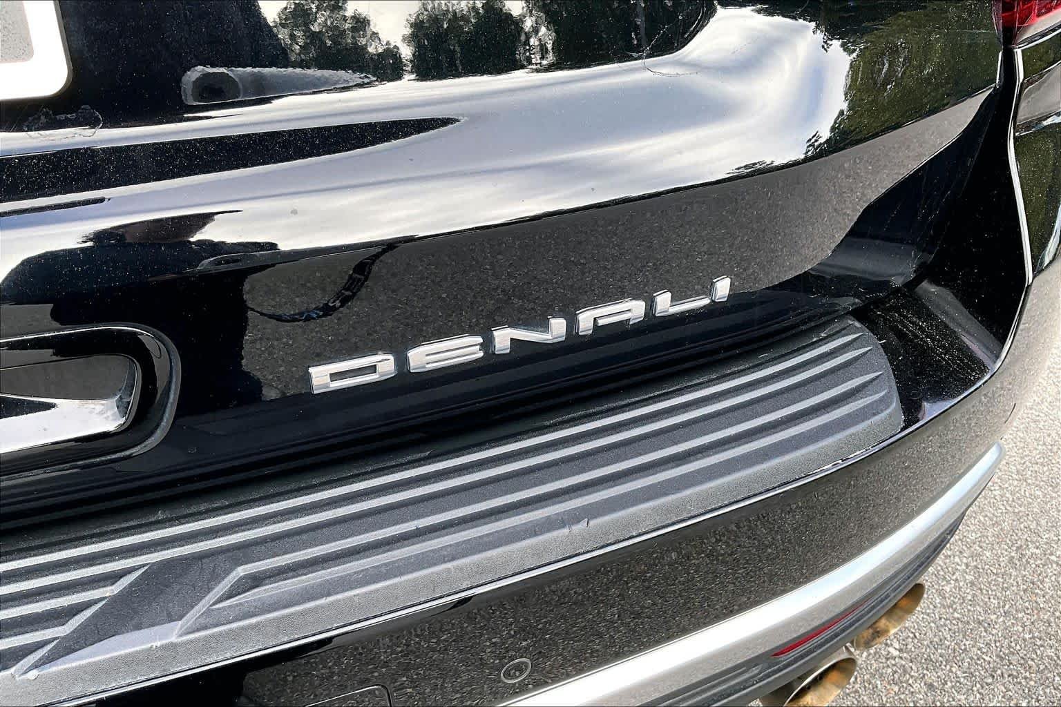 Used 2024 Onyx Black GMC Denali image 9