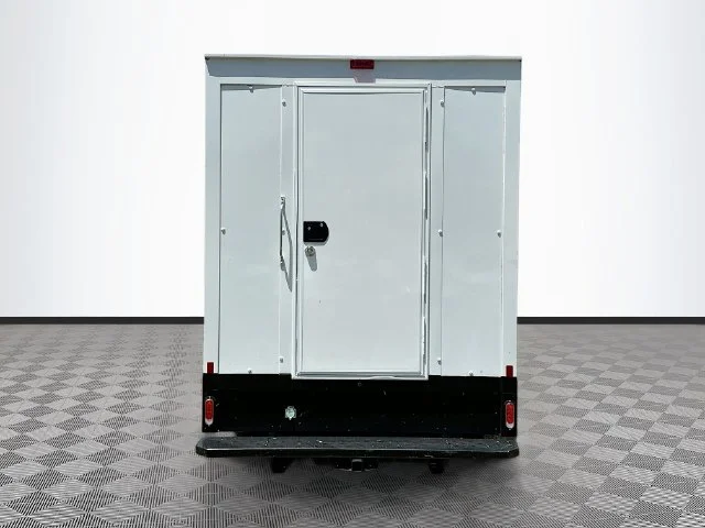 New 2025 Oxford White Ford Base image 5