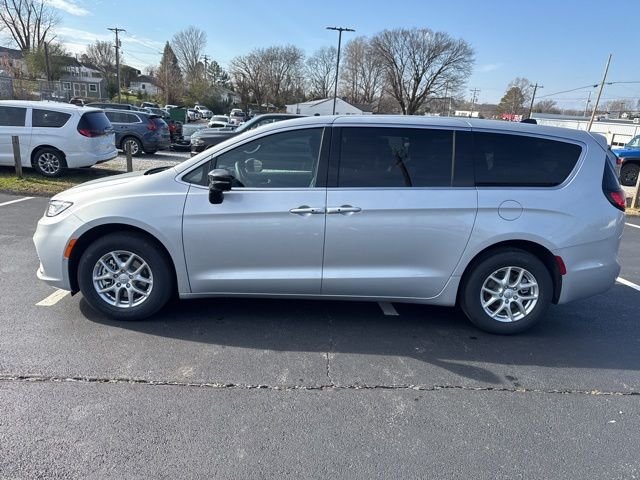 New 2026 Silver Mist Clear-Coat Exterior Paint Chrysler Select image 4