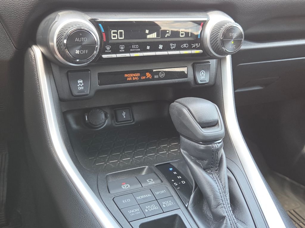 Used 2020 White Toyota XLE image 27