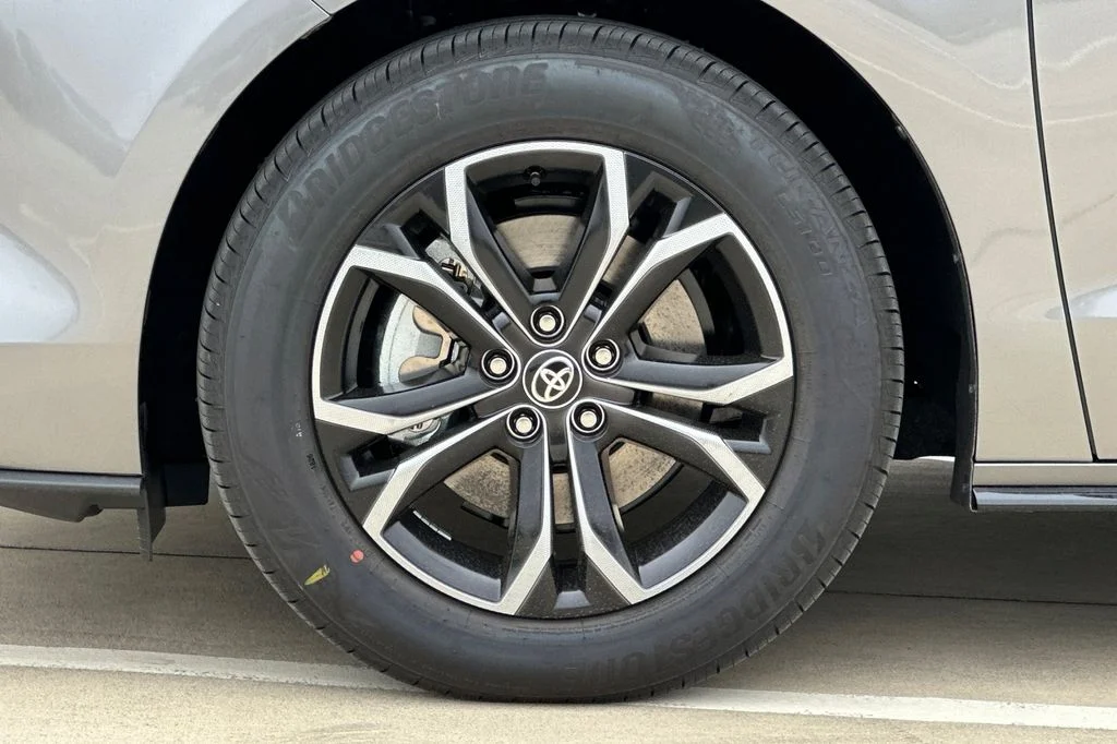 New 2026 Heavy Metal <sup>1</sup> Toyota  Platinum image 25