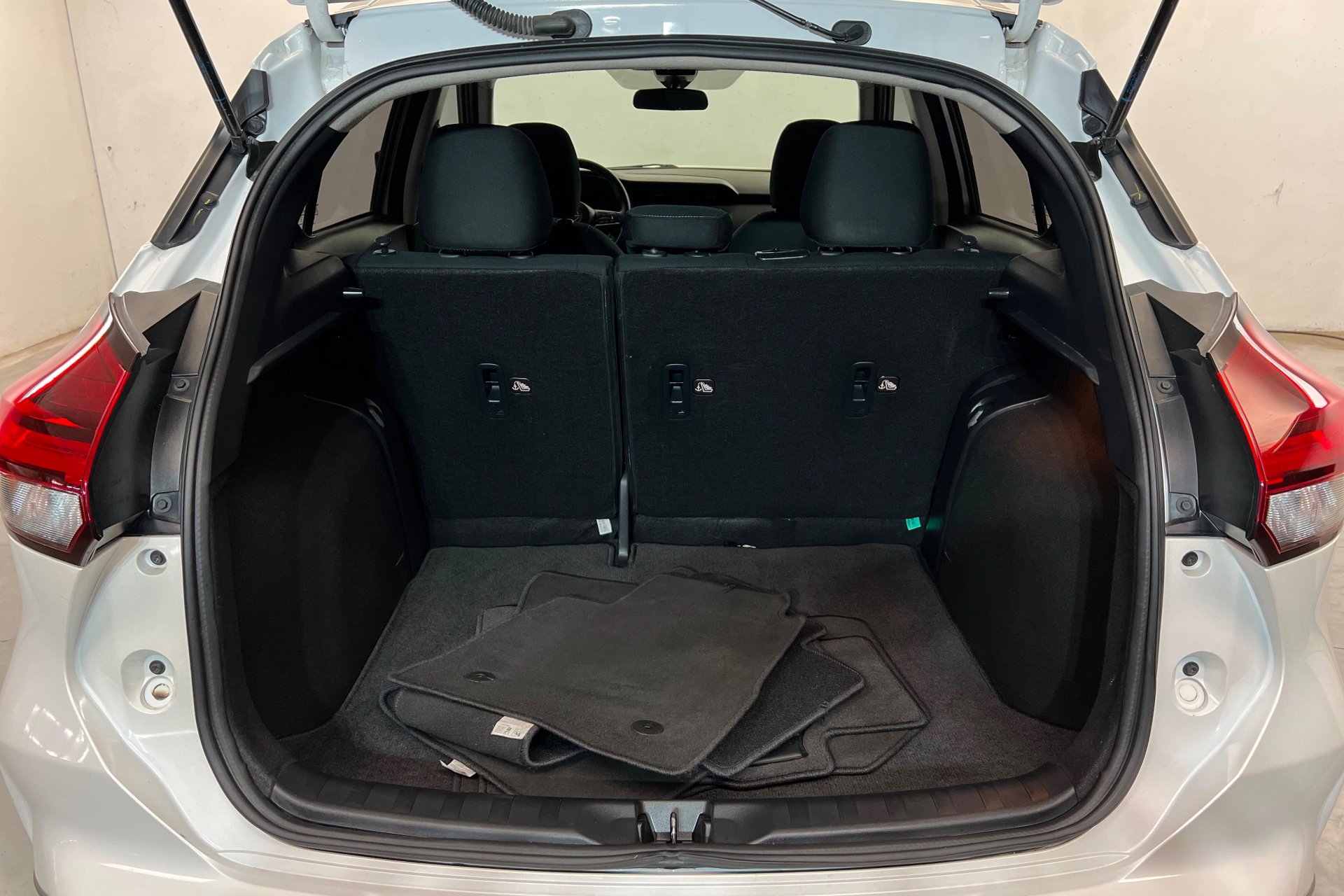 2023 Nissan Kicks SV - Photo 23