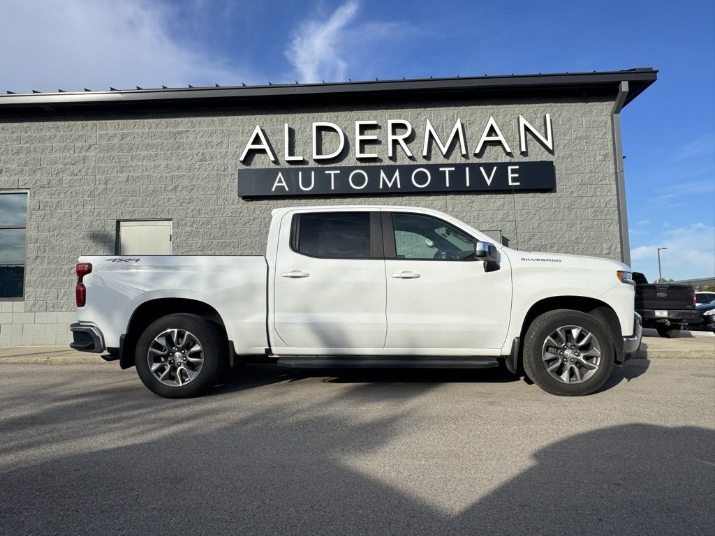 2020 Chevrolet Silverado 1500 LT photo 2