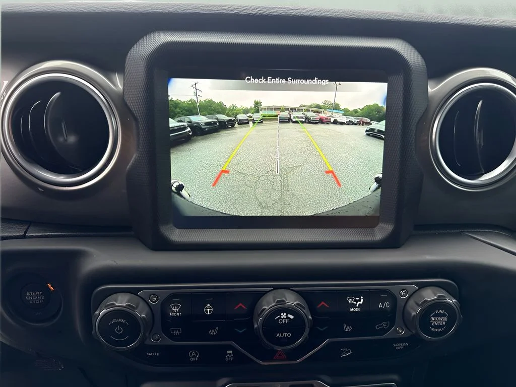 Used 2018 White Jeep Unlimited Sahara image 9