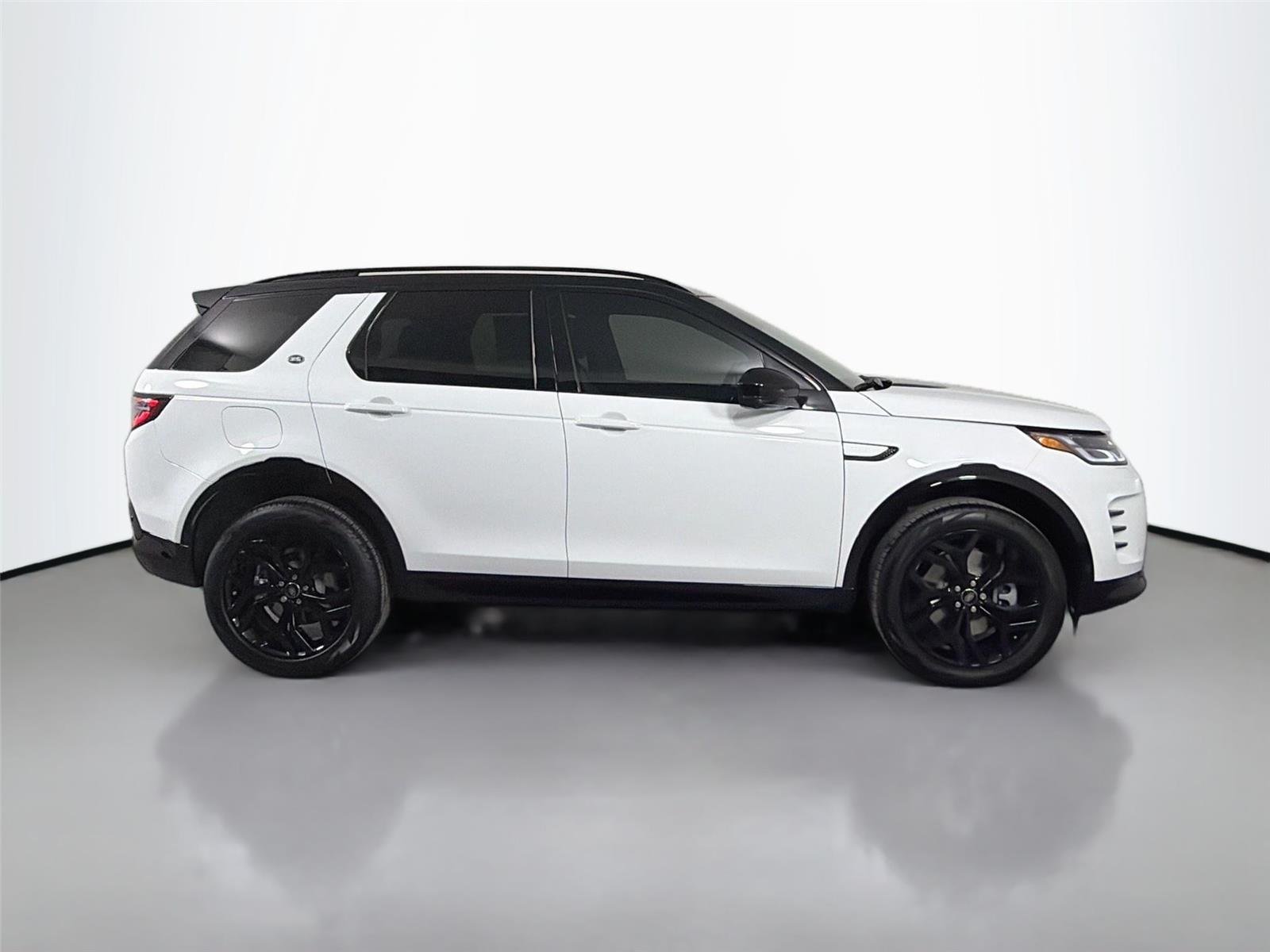 New 2026 Fuji White LAND ROVER  image 4
