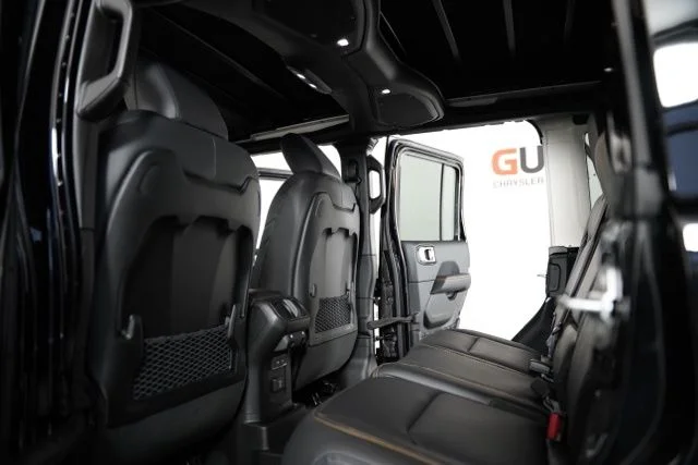 2025 Jeep Wrangler 4-Door Sahara - Photo 30
