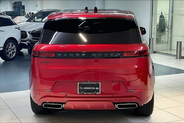 Used 2024 Red Land Rover Dynamic SE image 3