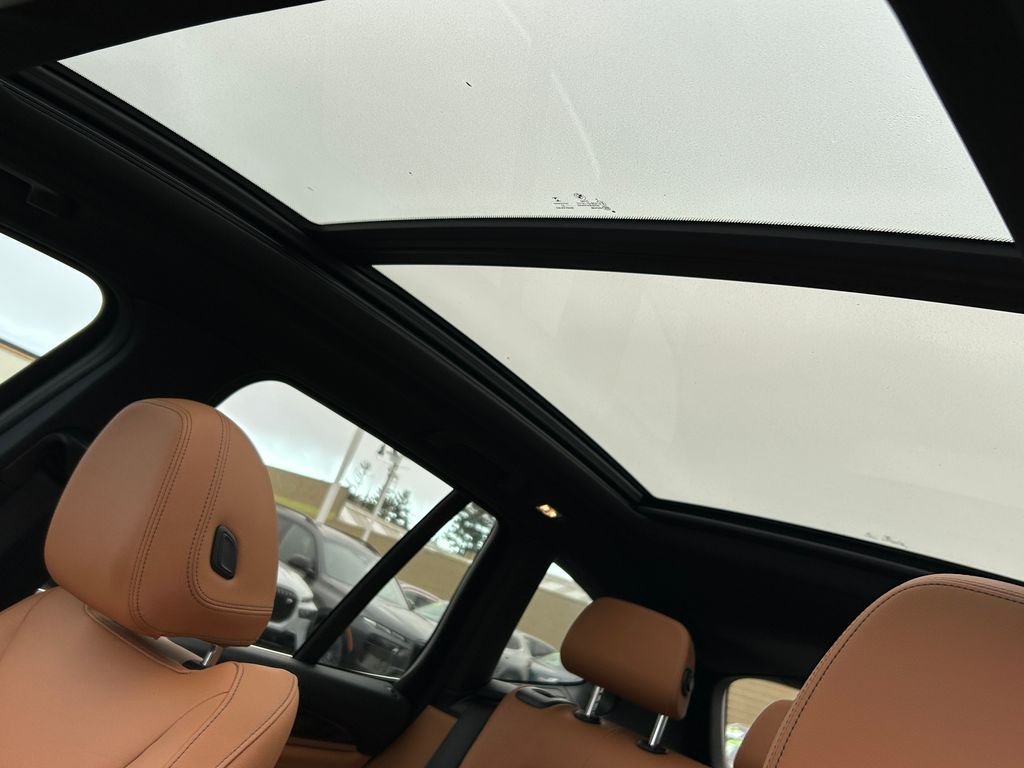 Used 2021 Alpine White BMW sDrive30i image 16