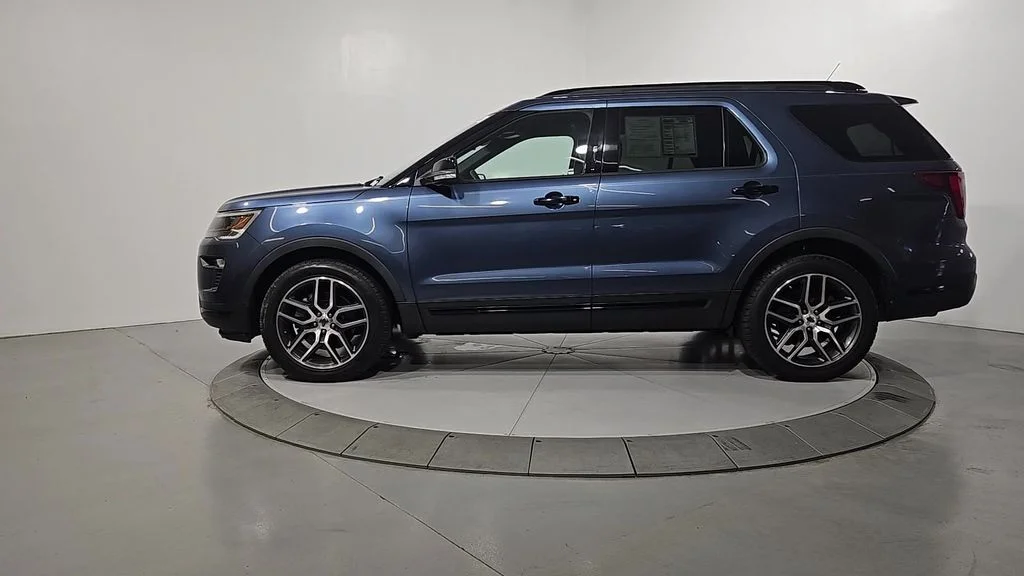 Used 2018 Blue Ford Sport image 2