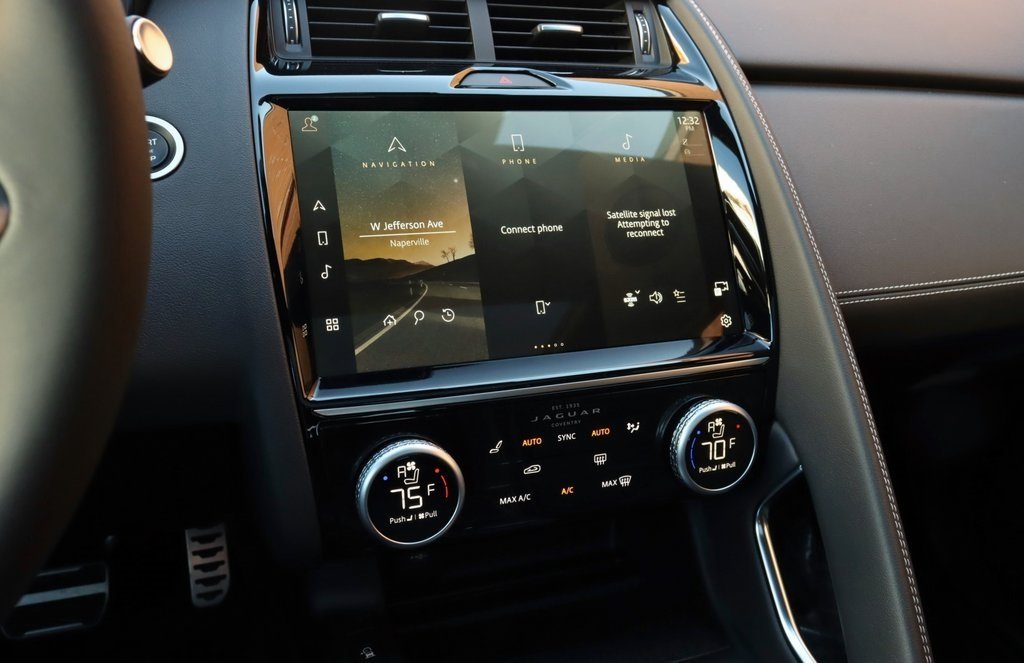 2024 JAGUAR E-PACE - Image 21