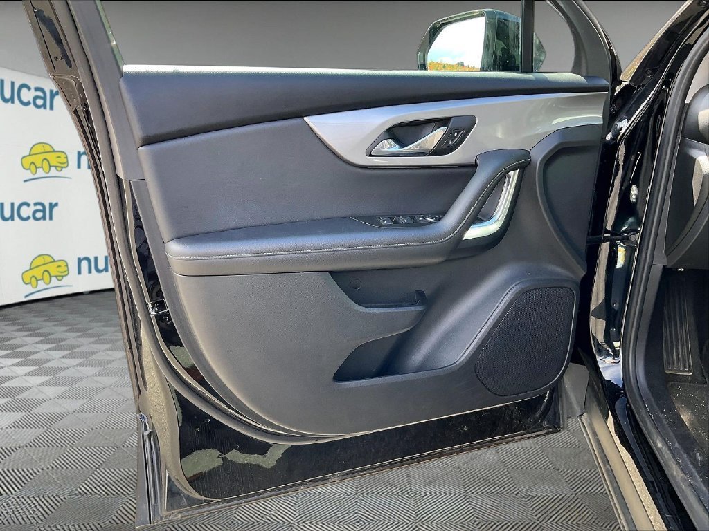 Used 2025 Black Chevrolet LT image 9