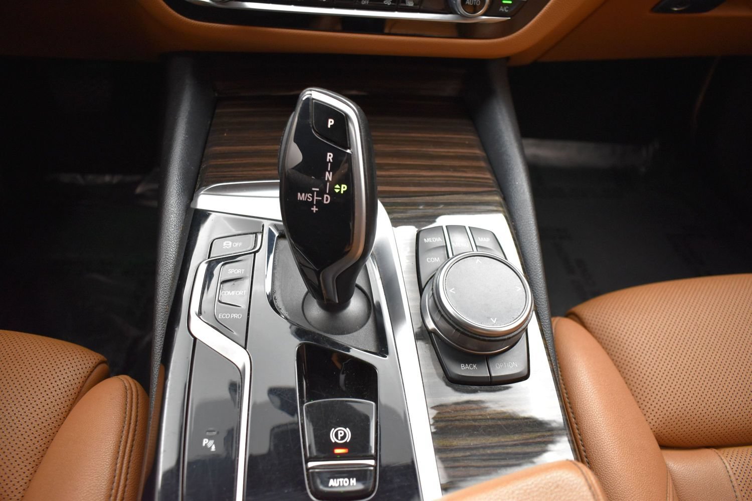 Used 2021 Phytonic Blue Metallic BMW 530i xDrive image 10