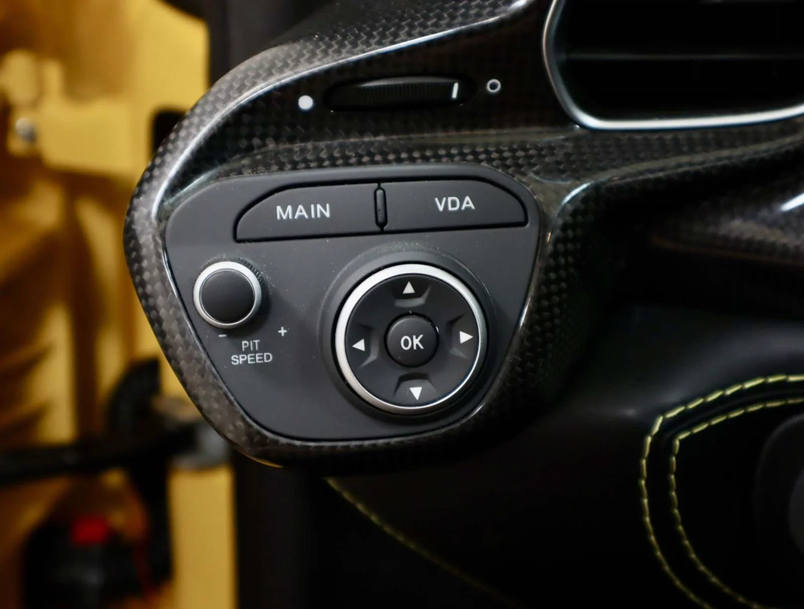 Used 2013 Giallo Modena Ferrari 2dr Conv image 25