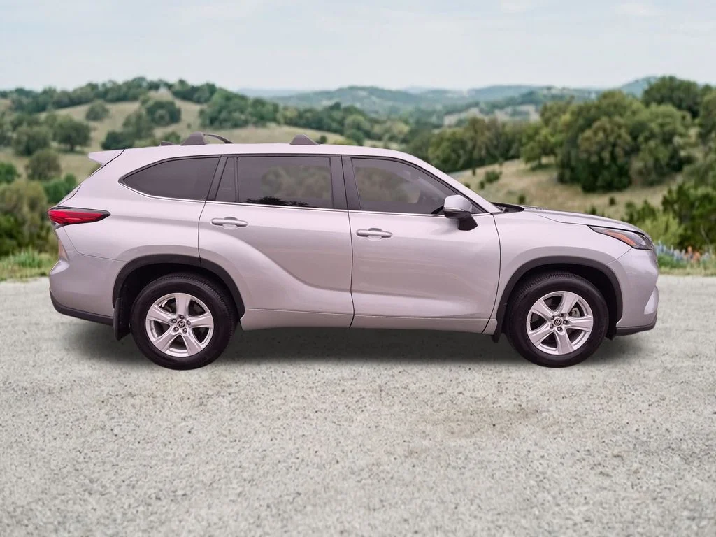 Used 2023 Silver Toyota L image 11