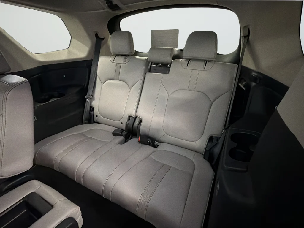Used 2023 Silver Honda EX-L image 28